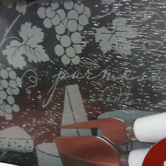 Glass Cheeseboard - Picture 2 of 3